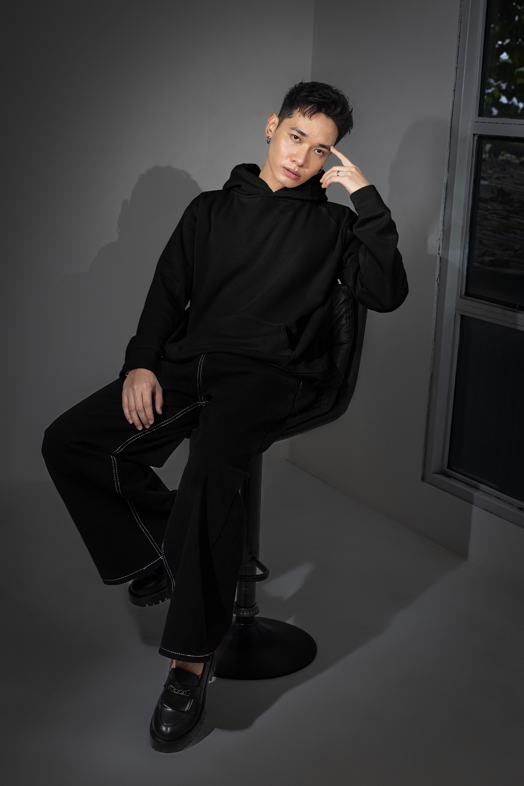 Essential Oversized Hoodie - Black